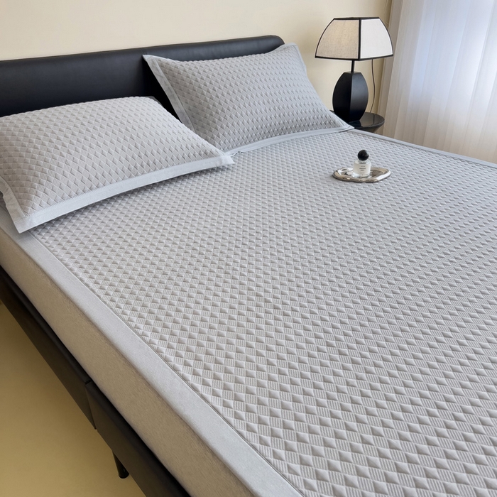 91家纺网 家纺一手货源 找家纺 席世家 2025新款凉感席冰豆豆席子三套件凉席床笠 小方格珍珠灰-床席款