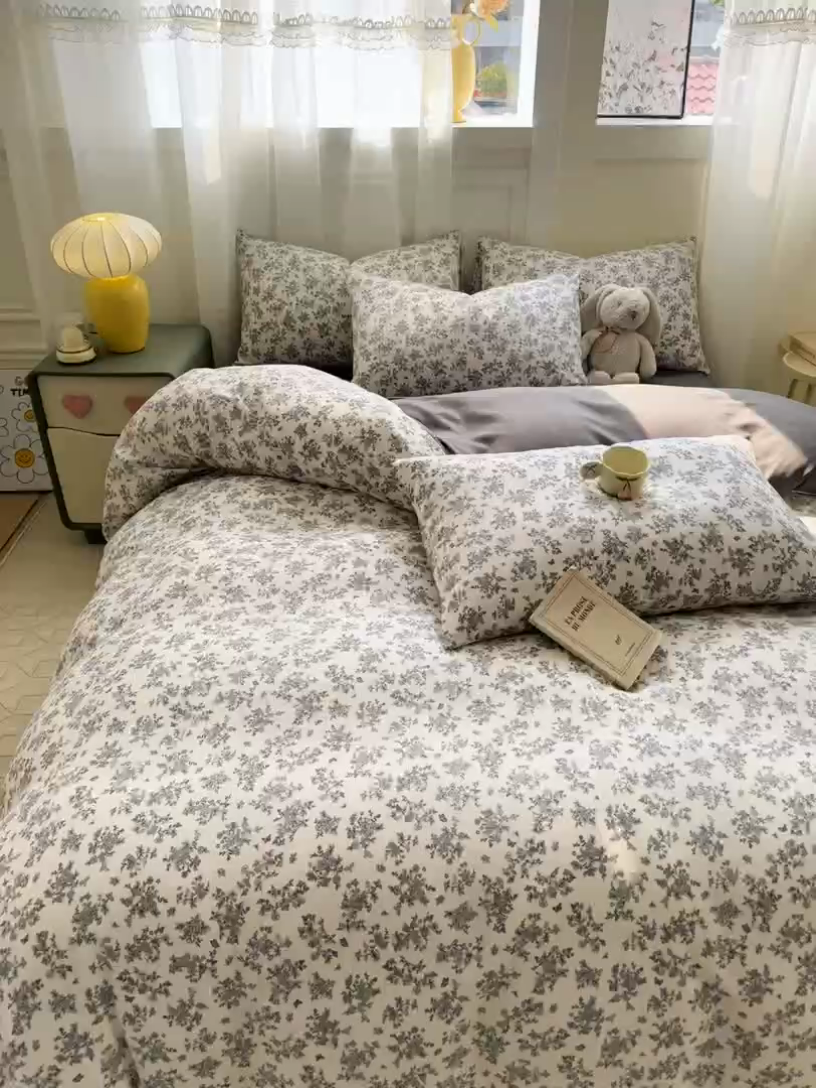 91家纺网 家纺一手货源 找家纺 丝芙妮家居2025新款水洗针织棉双层纱印花四件套 萱花-灰