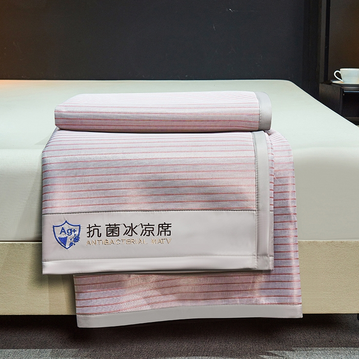 91家纺网 家纺一手货源 找家纺 999家纺 2025新款轻柔丝抗菌冰丝藤凉席（复合三明治款）宽包刺绣冰丝软席藤席 冰川-暖玉粉