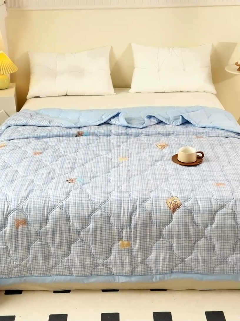 91家纺网 家纺一手货源 找家纺 席万佳 2025新款直播热款印花夏凉被空调被被子被芯水洗棉夏被 格子熊