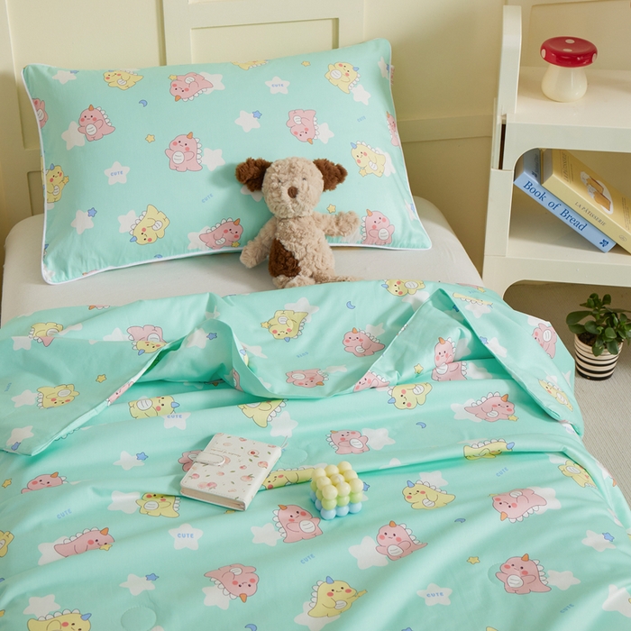 91家纺网 家纺一手货源 找家纺 ds生活馆 2025新款儿童学生纯棉精梳棉系列单夏被 星星恐龙绿