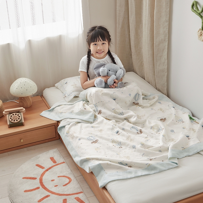 91家纺网 家纺一手货源 找家纺 荷马之梦 2025新款天竹系列—A类原创印花天竹纤维四层纱儿童盖毯 梦之奇遇