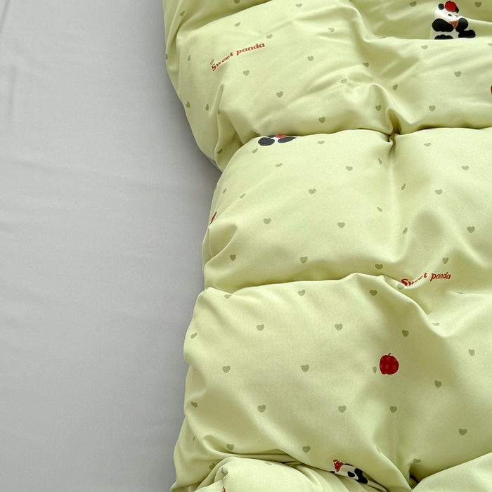 91家纺网 家纺一手货源 找家纺 丝芙妮家居2025新款水洗针织棉双层纱印花四件套 熊猫胖胖-绿