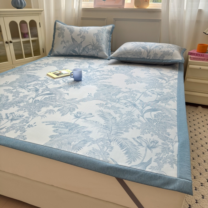 91家纺网 家纺一手货源 找家纺 花漾家居 2025新款A类色织提花PE凉感丝凉席三件套床单床笠款 床单款-芭蕉蓝