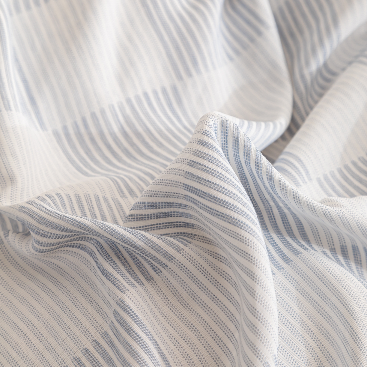 91家纺网 家纺一手货源 找家纺 恋之语 2025新款亲肤舒适提花纽扣款四件套 格律时尚-雾蓝