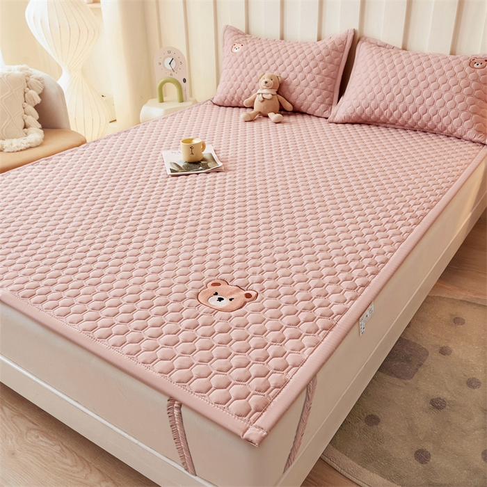 91家纺网 家纺一手货源 找家纺 布卢姆床垫 2025新款A类水洗棉刺绣抗菌床护垫 小熊仔-粉