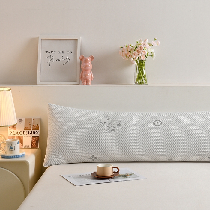 91家纺网 家纺一手货源 找家纺 艾兜坊 2025新款凉豆豆双人枕套 极简小熊-灰