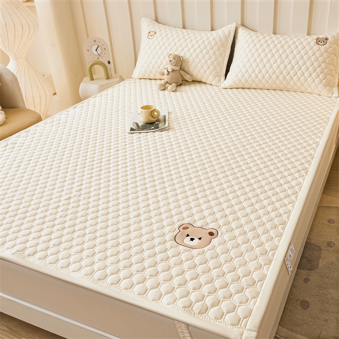 91家纺网 家纺一手货源 找家纺 布卢姆床垫 2025新款A类水洗棉刺绣抗菌床护垫 小熊仔-奶白