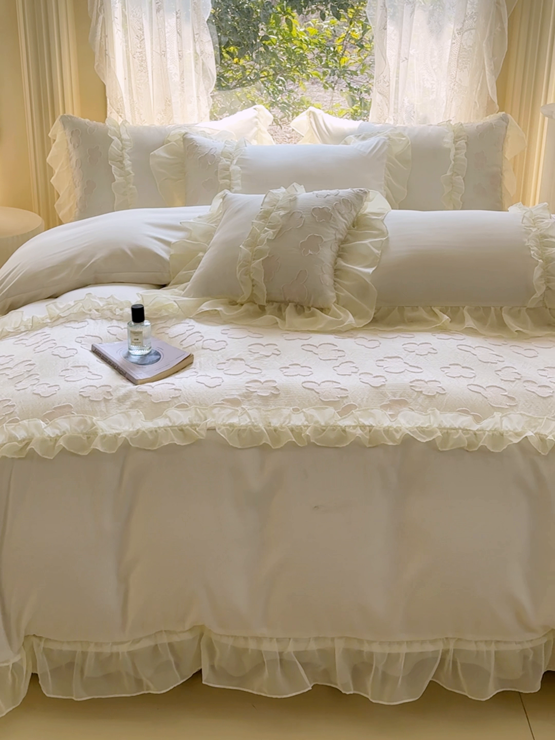 91家纺网 家纺一手货源 找家纺 狂想家  2025新款立体蕾丝花边梦娜系列四件套 梦娜奶昔白