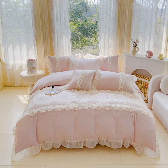 91家纺网 家纺一手货源 找家纺 狂想家  2025新款立体蕾丝花边梦娜系列四件套 梦娜茶花粉