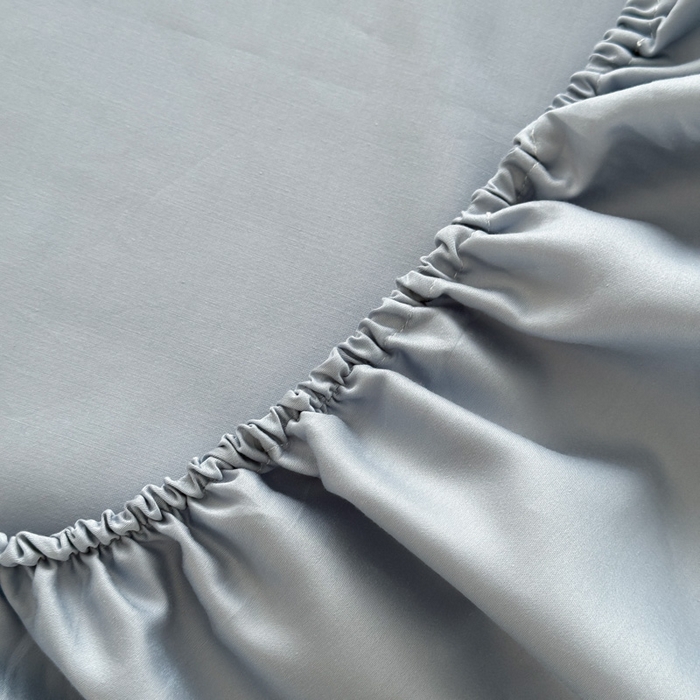 91家纺网 家纺一手货源 找家纺 艾迪尚家纺 2025新款A类纯色双拼长绒棉纯棉刺绣系列单品床笠 床笠单件（有单品 可定制） 杏灰双韵