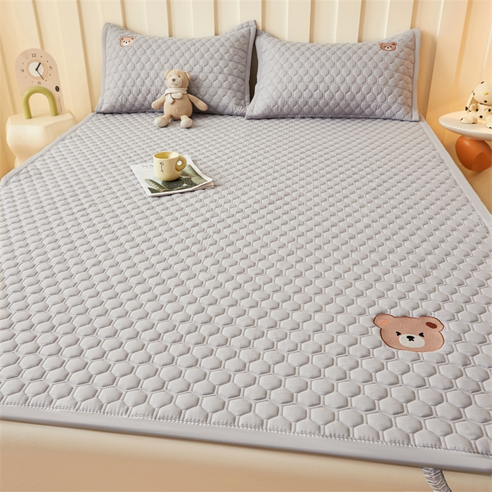 91家纺网 家纺一手货源 找家纺 布卢姆床垫 2025新款A类水洗棉刺绣抗菌床护垫 小熊仔-灰