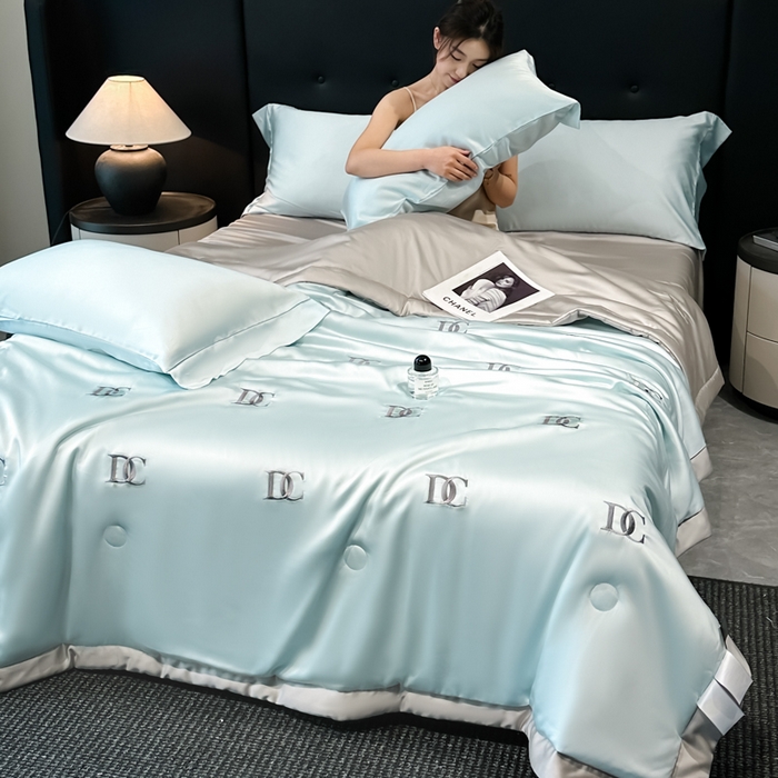 91家纺网 家纺一手货源 找家纺 满羽家纺 2025新款凉感冰丝夏被夏凉被空调被四件套 DC-兰灰