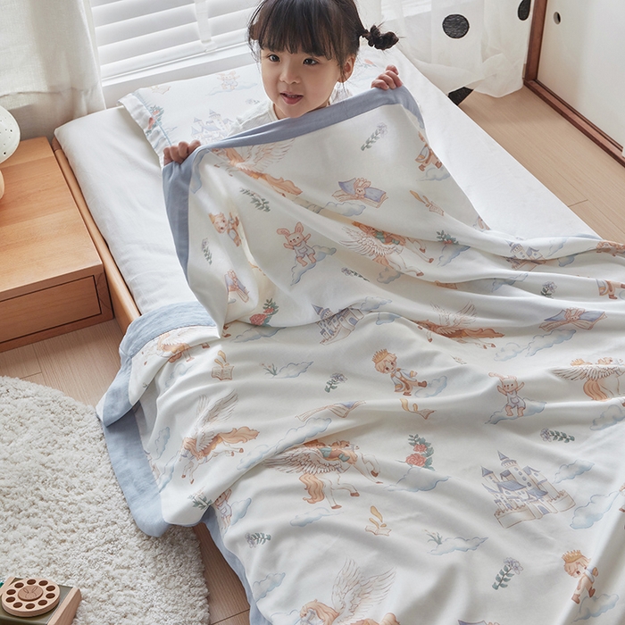 91家纺网 家纺一手货源 找家纺 荷马之梦 2025新款天竹系列—A类原创印花天竹纤维四层纱儿童盖毯 飞马小王子