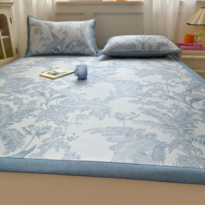 91家纺网 家纺一手货源 找家纺 花漾家居 2025新款A类色织提花PE凉感丝凉席三件套床单床笠款 床单款-芭蕉蓝