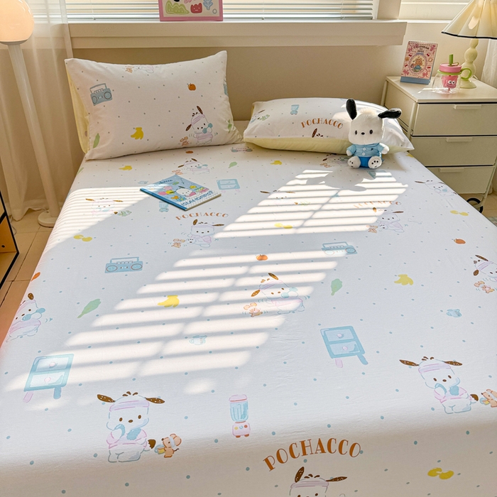 91家纺网 家纺一手货源 找家纺 呗旺鹿 2025新款正版三丽鸥全棉13372单品床笠 运动帕恰狗