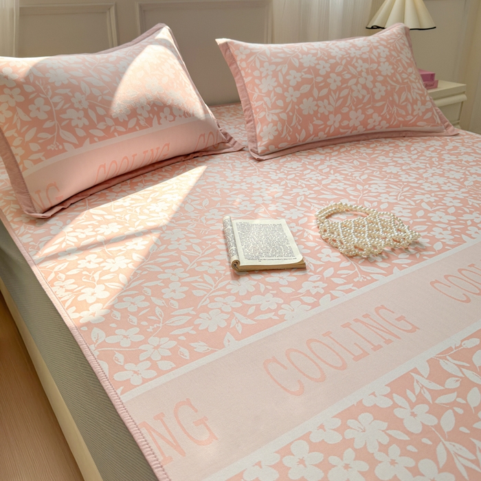 91家纺网 家纺一手货源 找家纺 花漾家居 2025新款A类色织提花PE凉感丝凉席三件套床单床笠款 床笠款-蔷薇粉