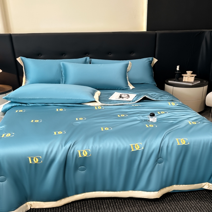 91家纺网 家纺一手货源 找家纺 满羽家纺 2025新款凉感冰丝夏被夏凉被空调被四件套 DC-宾利蓝