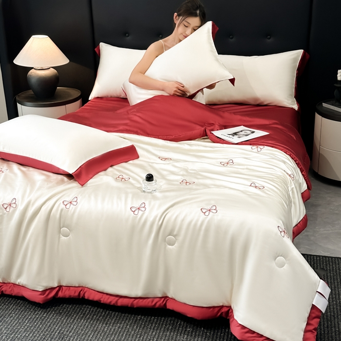 91家纺网 家纺一手货源 找家纺 满羽家纺 2025新款凉感冰丝夏被夏凉被空调被四件套 迷蝶-奶白红
