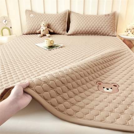 布卢姆床垫 2025新款A类水洗棉刺绣抗菌床护垫 小熊仔-卡其