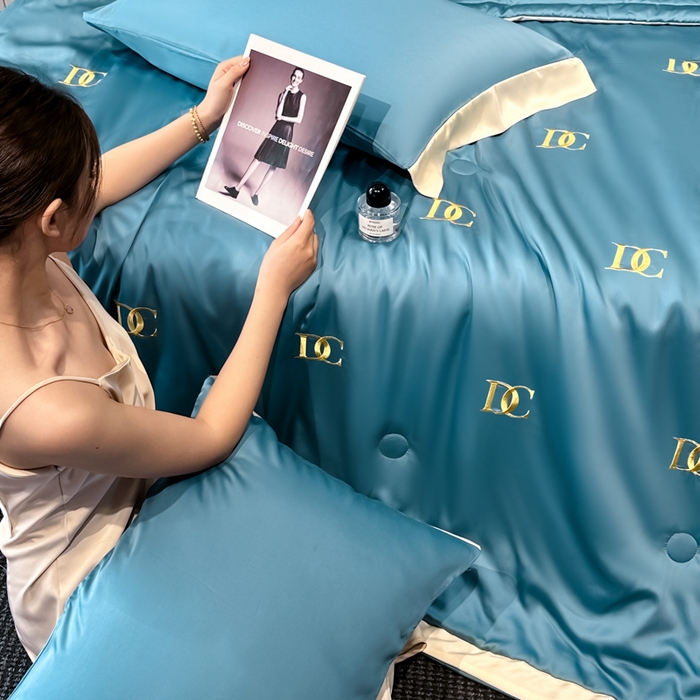 91家纺网 家纺一手货源 找家纺 满羽家纺 2025新款凉感冰丝夏被夏凉被空调被四件套 DC-宾利蓝