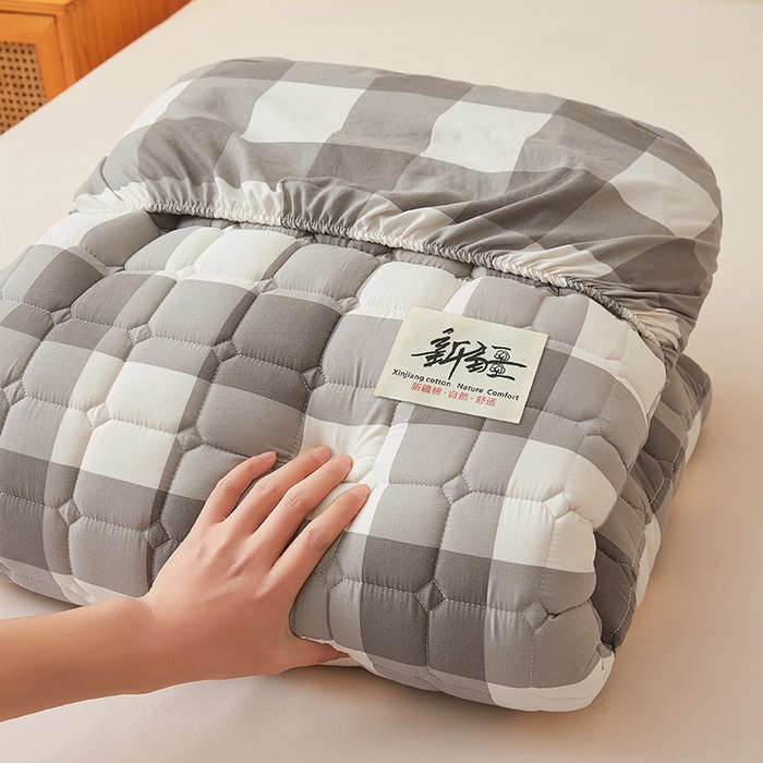 91家纺网 家纺一手货源 找家纺 喜居家纺2025新款A类水洗棉夹棉棉花床笠垫 棉-复古格