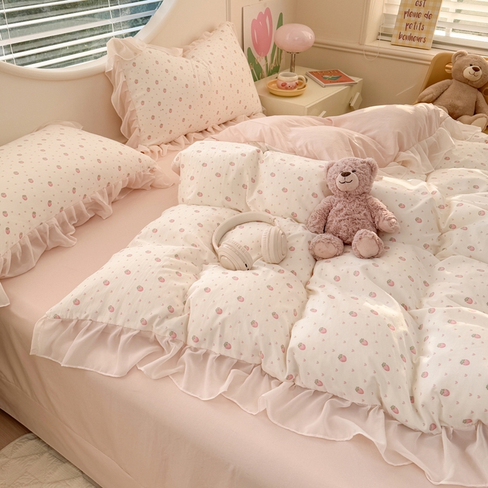 91家纺网 家纺一手货源 找家纺 苏拉家居 2025新款雪纺花边云感提花针织双层纱四件套 吃草莓啦