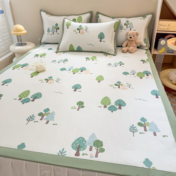 91家纺网 家纺一手货源 找家纺 2025新款懒猫600D数码印花冰藤凉席 森林小熊