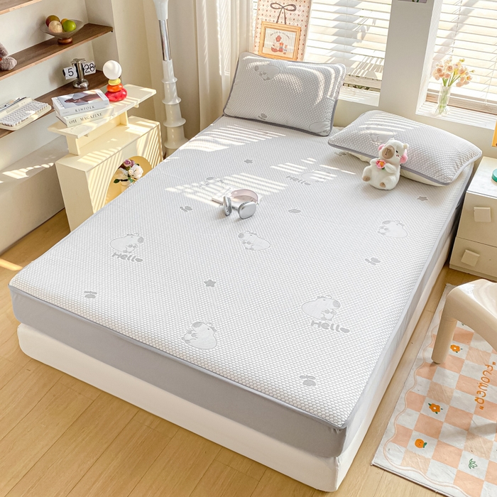 91家纺网 家纺一手货源 找家纺 春寻家纺 2025新款冰豆豆冰丝凉席-卡皮巴拉系列 床笠款-卡皮巴拉-灰