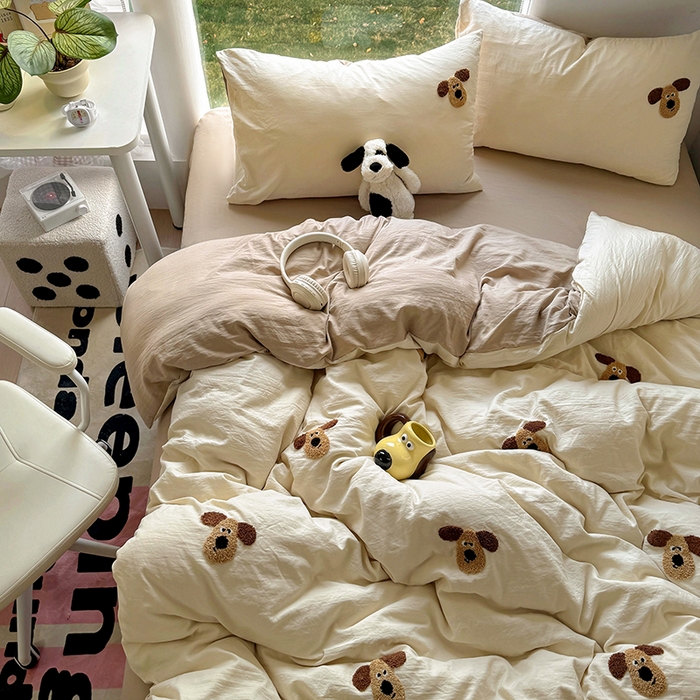 91家纺网 家纺一手货源 找家纺 耀达家居 2025新款A类水洗棉毛巾绣四件套 掌门狗-燕麦