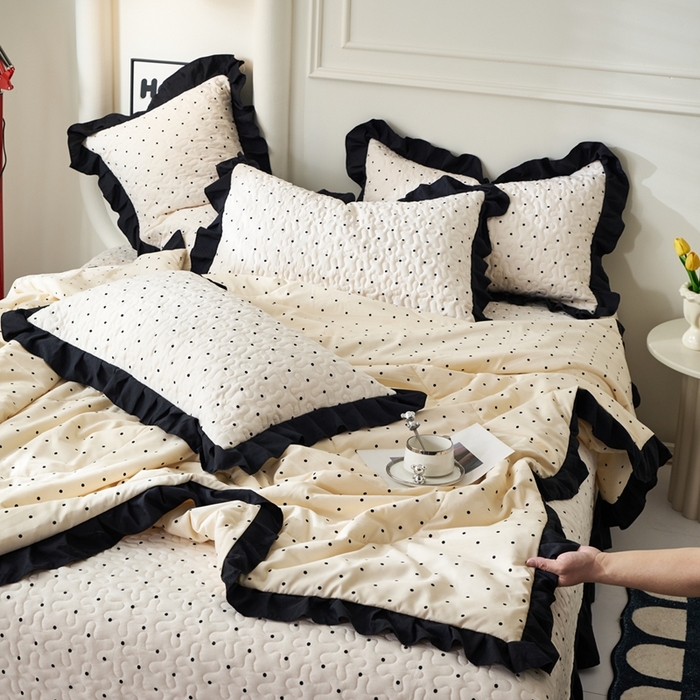 91家纺网 家纺一手货源 找家纺 蝶帕家纺 2025新款法式赫本风韩版花边床盖款夏被四件套 点点爱