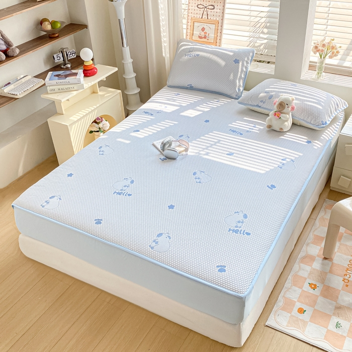 91家纺网 家纺一手货源 找家纺 （总）春寻家纺 2025新款直播爆款卡皮巴拉系列凉豆豆冰丝凉席三件套床单款床笠款可水洗机洗夏季凉感冰豆豆空调席软席子