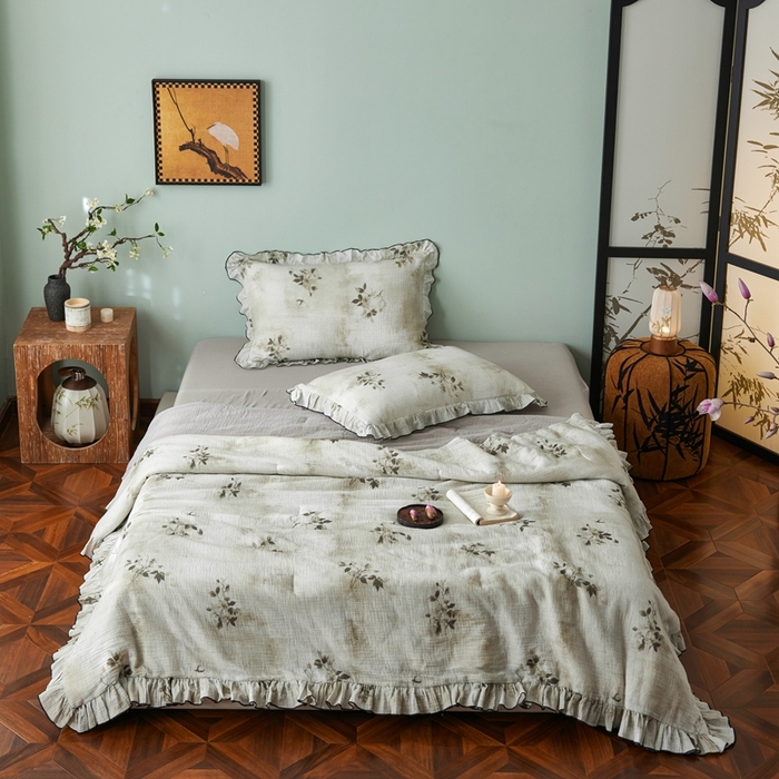 91家纺网 家纺一手货源 找家纺 安莱生活 2025新款全棉精梳棉双层纱绉纱数码印花夏凉被 云屿间-绿  夏被