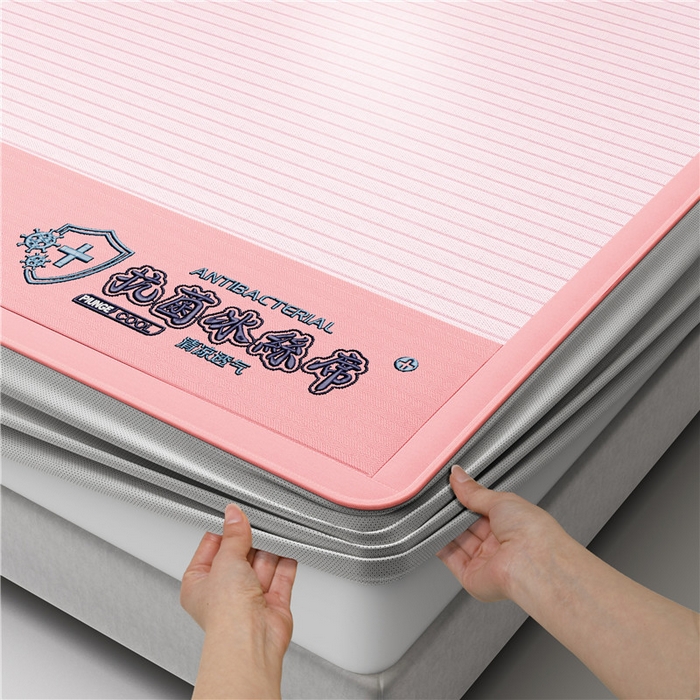 91家纺网 家纺一手货源 找家纺 2025新款清凉舒适负离子抗菌冰丝席凉席席子 抗菌粉色