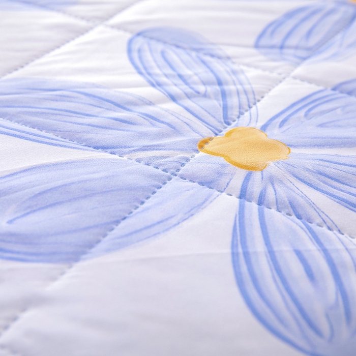 91家纺网 家纺一手货源 找家纺 富艺隆 2025新款超声波亲肤绒夏被夏凉被直播爆款超声波夏被空调被 小情调