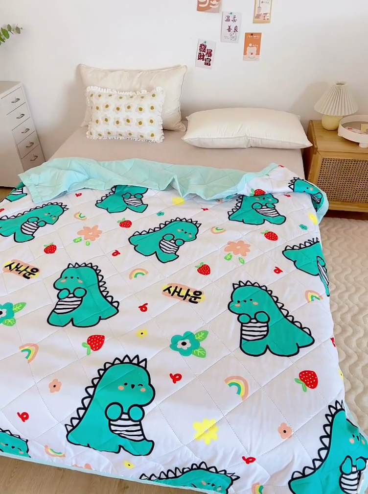 91家纺网 家纺一手货源 找家纺 富艺隆 2025新款超声波亲肤绒夏被夏凉被直播爆款超声波夏被空调被 春语