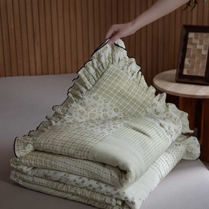 91家纺网 家纺一手货源 找家纺 安莱生活 2025新款全棉精梳棉双层纱绉纱数码印花夏凉被 百家布-绿  夏被
