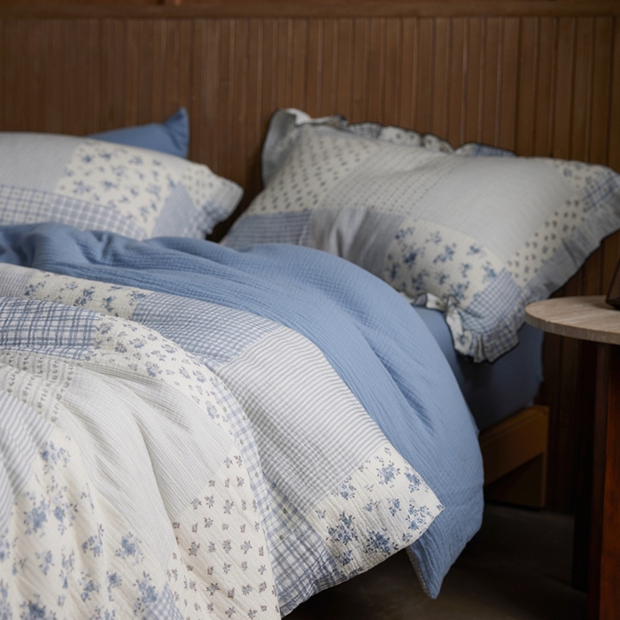 91家纺网 家纺一手货源 找家纺 安莱生活 2025新款全棉精梳棉双层纱绉纱数码印花夏凉被 百家布-蓝  夏被