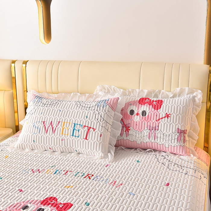 91家纺网 家纺一手货源 找家纺 炫拼家纺 2025新款凉感丝印花床裙款乳胶凉席三件套 甜心派