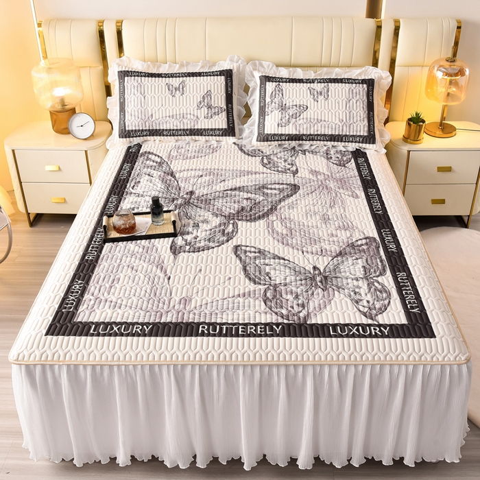 91家纺网 家纺一手货源 找家纺 炫拼家纺 2025新款凉感丝印花床裙款乳胶凉席三件套 梦幻蝶