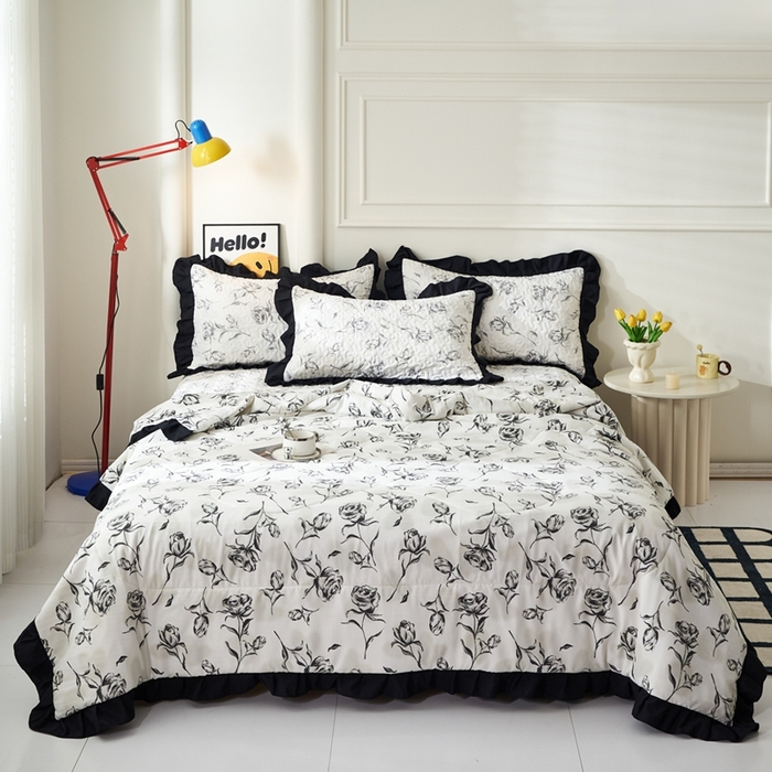 91家纺网 家纺一手货源 找家纺 蝶帕家纺 2025新款法式赫本风韩版花边床盖款夏被四件套 水墨玫瑰