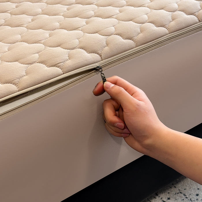 91家纺网 家纺一手货源 找家纺 叠派家纺 2025新款5A抗菌A类夹棉床笠经典款防水款系列 米色-梅花经典款