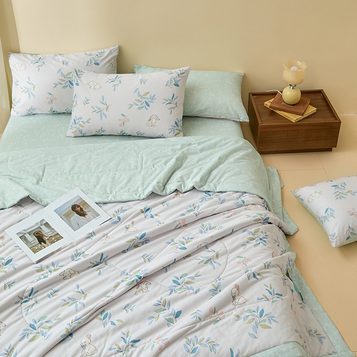 91家纺网 家纺一手货源 找家纺 宝士康家纺 2025新款10A抗菌全棉夏被四件套（床笠款） 兔兔乐园