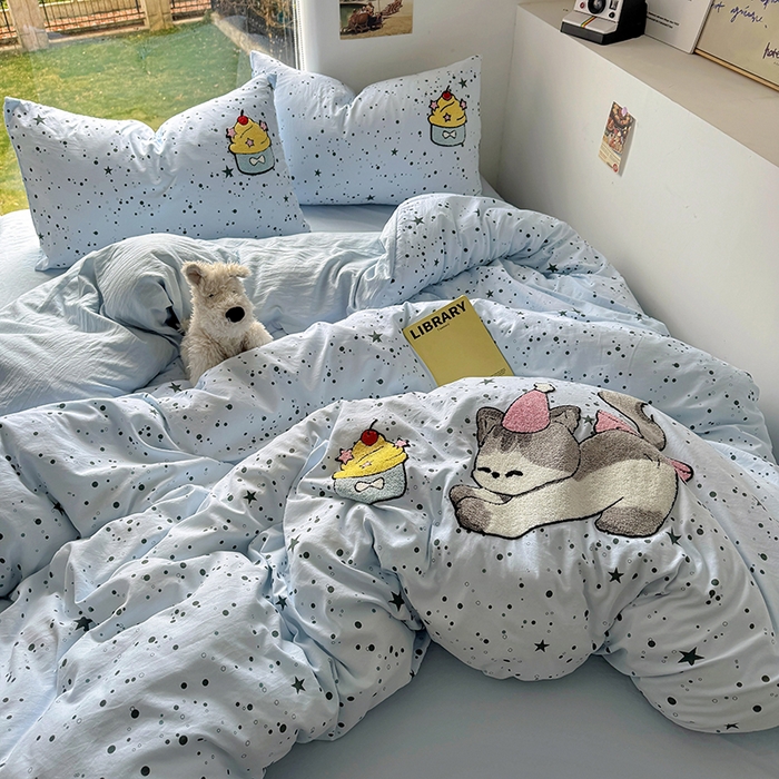 91家纺网 家纺一手货源 找家纺 耀达家居 2025新款A类水洗棉毛巾绣四件套 星空奶油猫