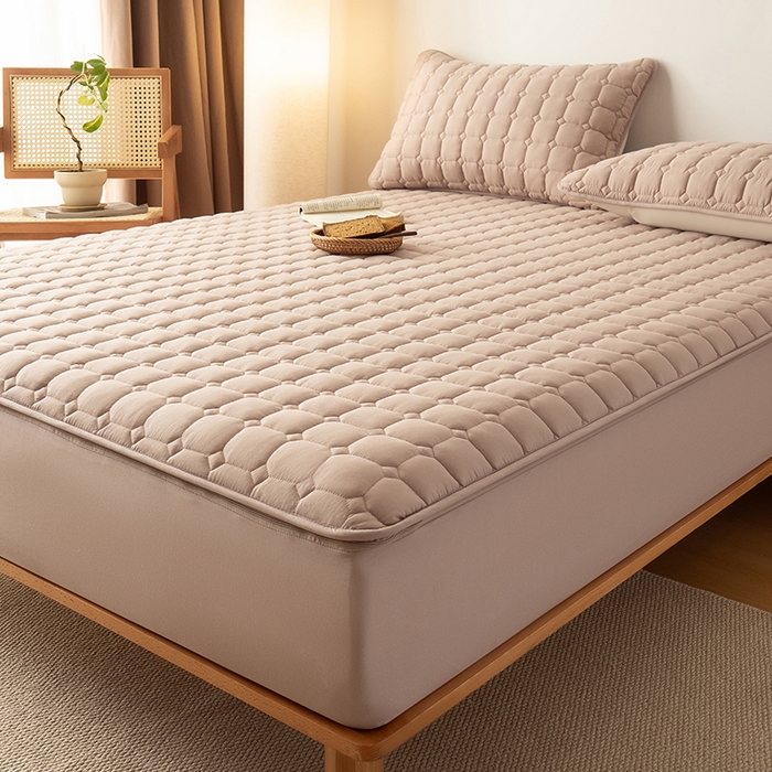 91家纺网 家纺一手货源 找家纺 叠派家纺 2025新款5A抗菌A类夹棉床笠经典款防水款系列 包边款-经典格奶昔驼