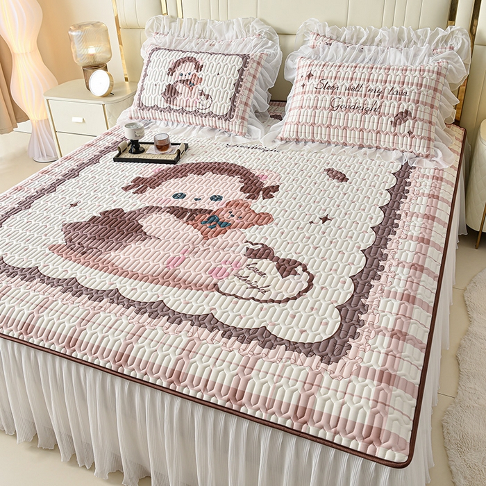 91家纺网 家纺一手货源 找家纺 炫拼家纺 2025新款凉感丝印花床裙款乳胶凉席三件套 可可熊