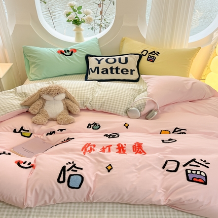 91家纺网 家纺一手货源 找家纺 （总）子钦家纺 2025春夏新款水洗棉云朵棉毛巾绣混搭儿童调皮系列床单床笠四件套