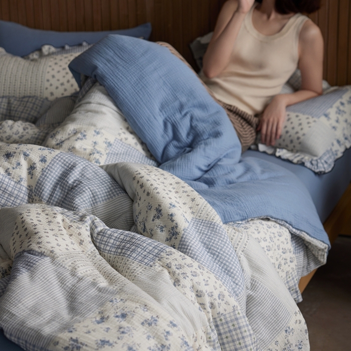 91家纺网 家纺一手货源 找家纺 安莱生活 2025新款全棉精梳棉双层纱绉纱数码印花夏凉被 百家布-蓝  夏被