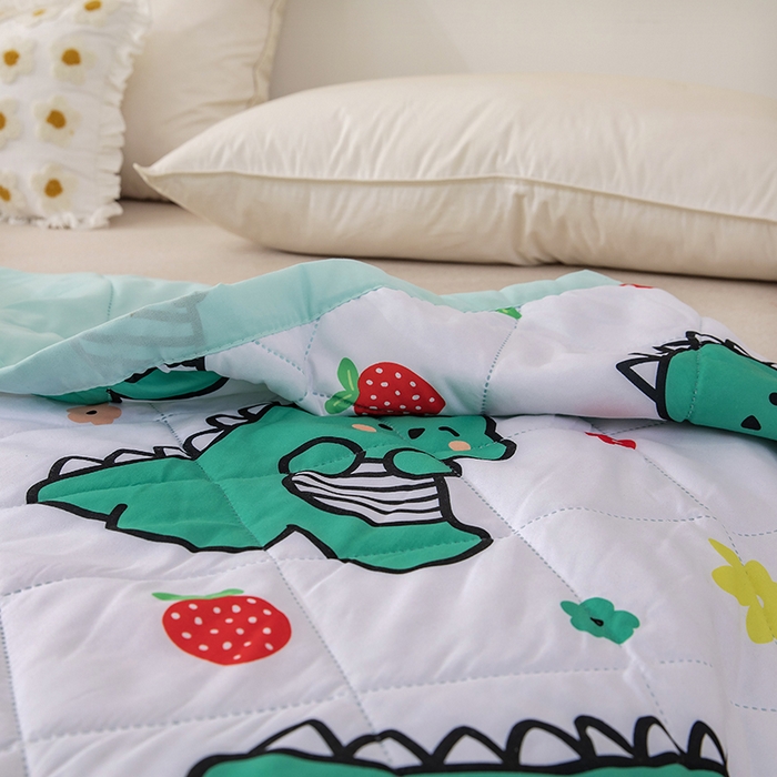 91家纺网 家纺一手货源 找家纺 富艺隆 2025新款超声波亲肤绒夏被夏凉被直播爆款超声波夏被空调被 萌萌小恐龙