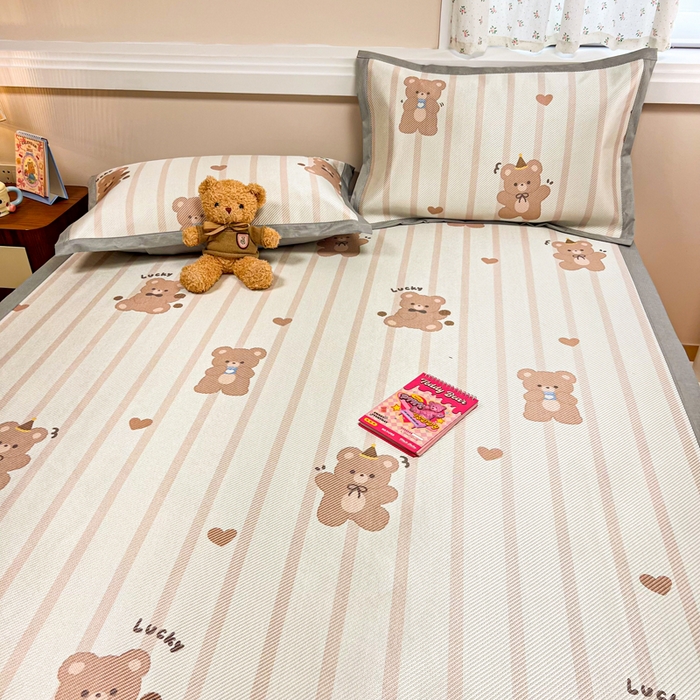 91家纺网 家纺一手货源 找家纺 慕尚家纺 2025新款数码印花床席床笠款冰藤席 床席款-小熊物语